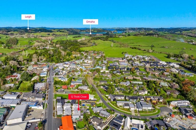 Photo of property in 12 Titoki Close, Matakana, 0985