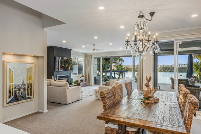 Photo of property in 54 Pohutukawa Avenue, Red Beach, 0932