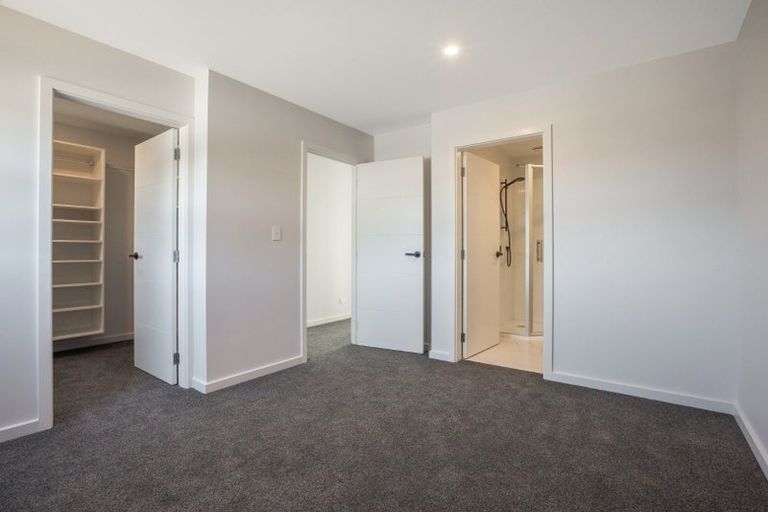 Photo of property in 8 Parekareka Lane, Kenepuru, Porirua, 5022
