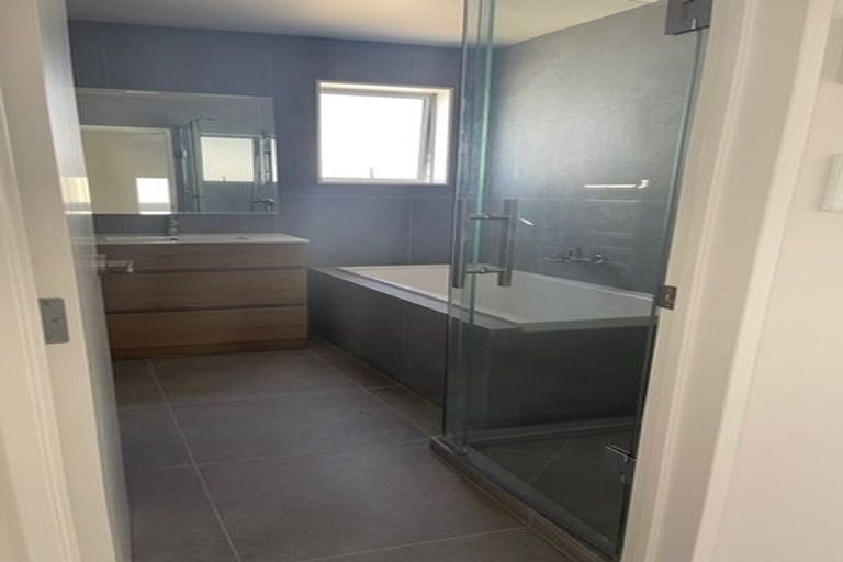 Photo of property in 30 Sorrel Crescent, Bucklands Beach, Auckland, 2012