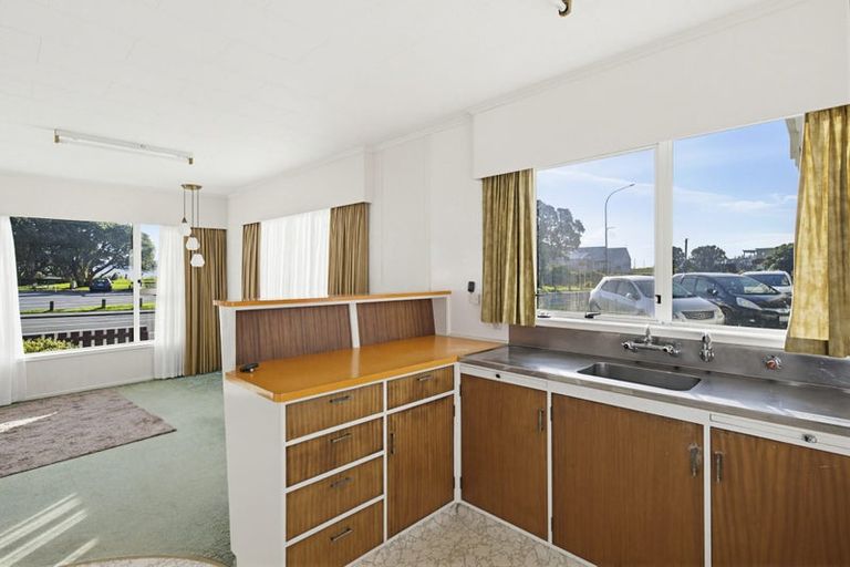 Photo of property in 5 Marine Parade, Paraparaumu Beach, Paraparaumu, 5032