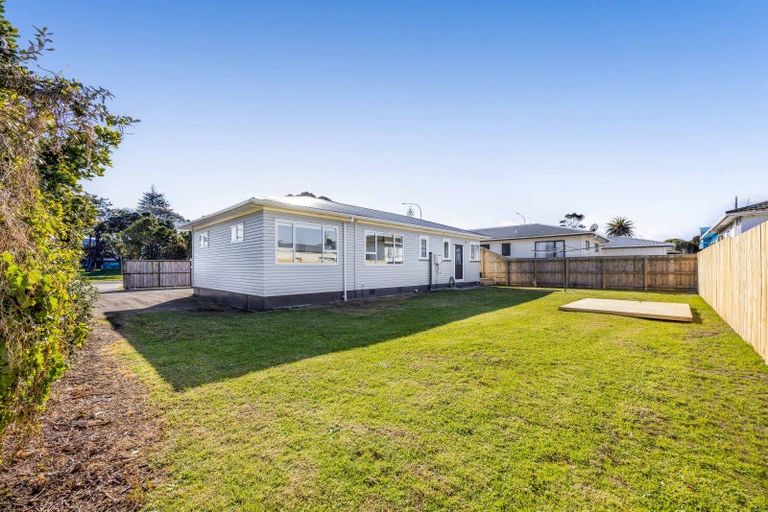 Photo of property in 23 Longfellow Road, Opunake, 4616