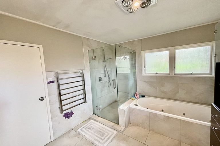 Photo of property in 13 Carlisle Road, Torbay, Auckland, 0630