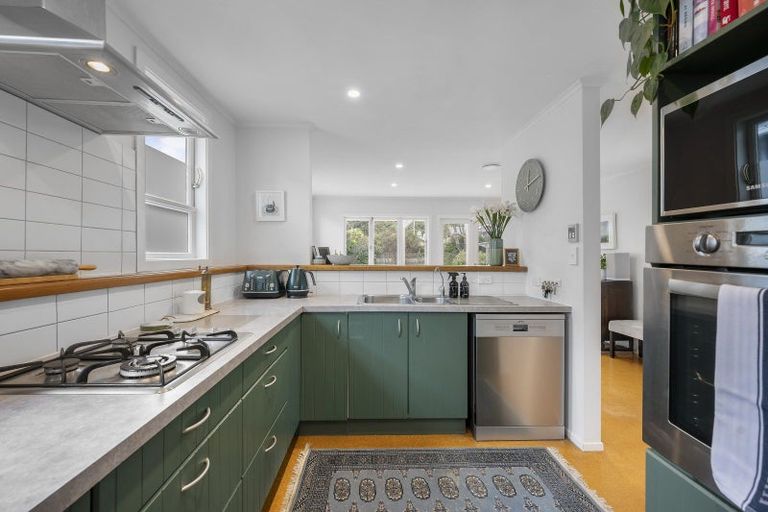Photo of property in 39 Tuatoru Street, Eastbourne, Lower Hutt, 5013