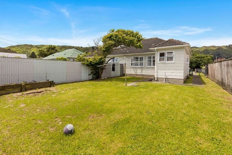 Photo of property in 53 Hewer Crescent, Naenae, Lower Hutt, 5011