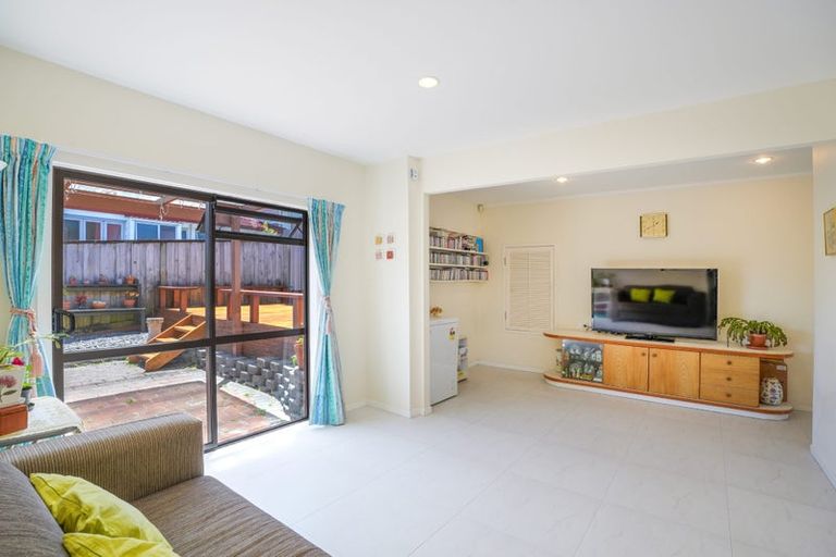 Photo of property in 2/28 Birman Close, Half Moon Bay, Auckland, 2012