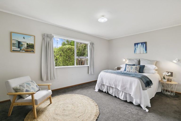 Photo of property in 12 Kinapori Terrace, Newlands, Wellington, 6037