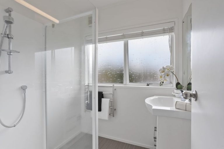 Photo of property in 18a Puketitiro Street, Glen Eden, Auckland, 0602