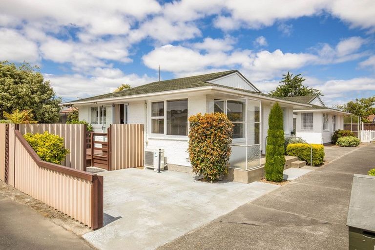 Photo of property in 17 Lake Terrace Road, Burwood, Christchurch, 8061
