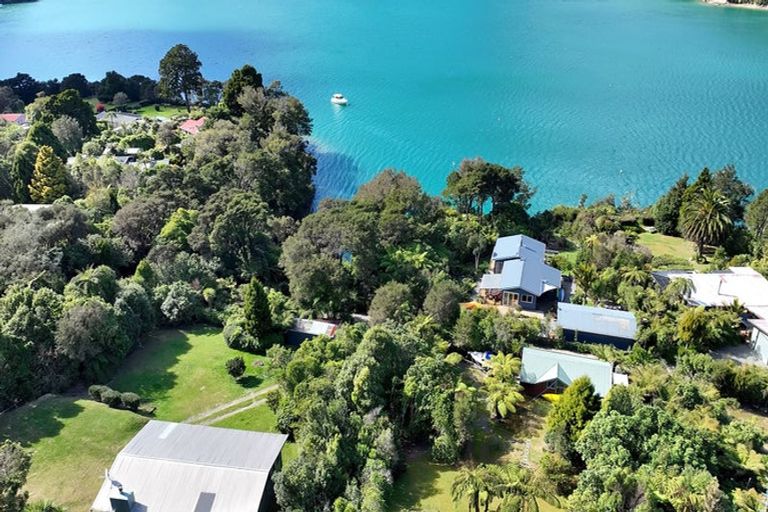 Photo of property in 26 Kamahi Road, Tennyson Inlet, 7195