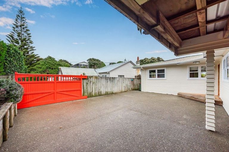 Photo of property in 1a Whareroa Road, Raumati South, Paraparaumu, 5032