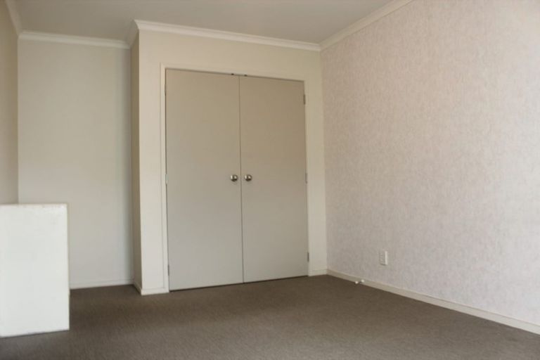 Photo of property in 19 Verdale Circle, Glen Eden, Auckland, 0602