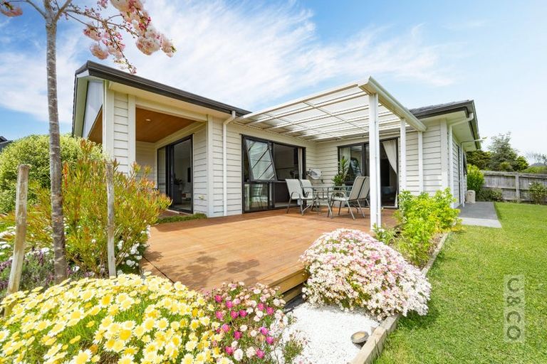 Photo of property in 15 Vogwill Road, Kumeu, 0810