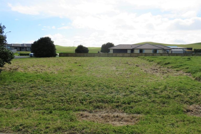 Photo of property in 2 Pipi Place, Baylys Beach, 0377
