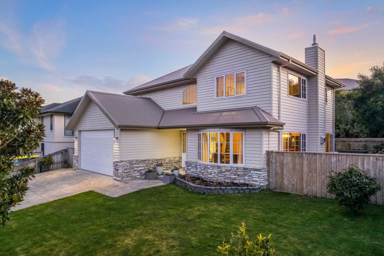 Photo of property in 7 Tararua Close, Aotea, Porirua, 5024