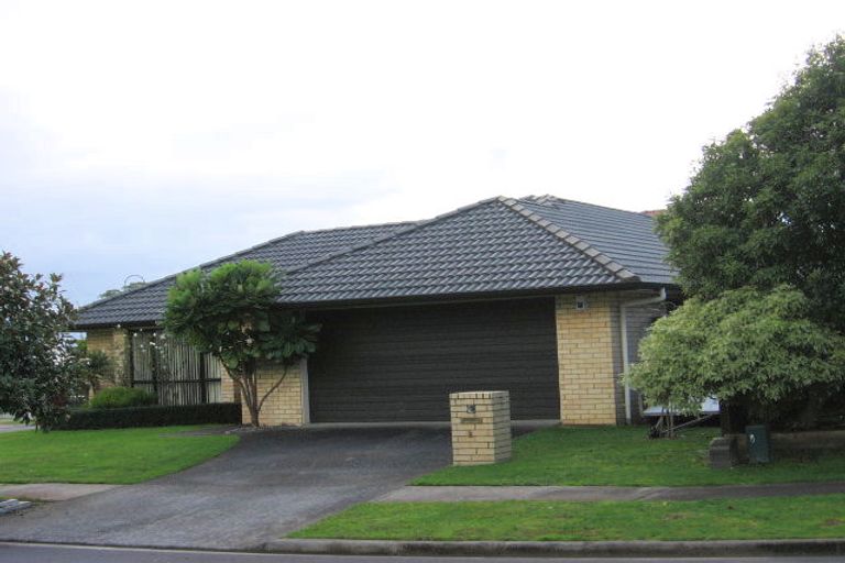 Photo of property in 2 Ridgefield Lane, East Tamaki Heights, Auckland, 2016