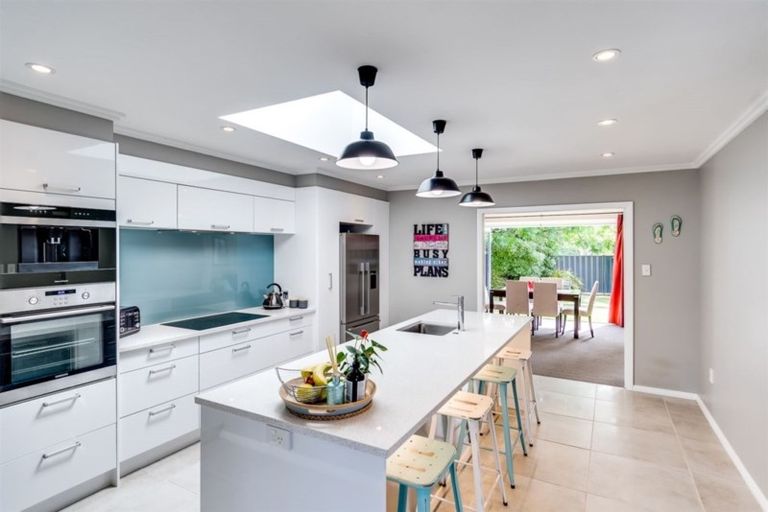 Photo of property in 37 Avondale Road, Taradale, Napier, 4112