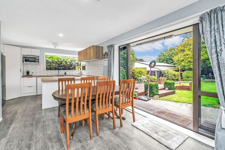 Photo of property in 413 Yaldhurst Road, Russley, Christchurch, 8042