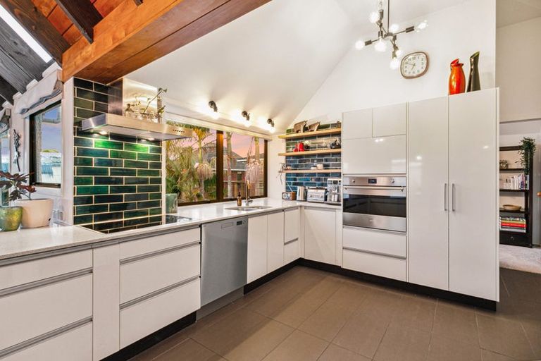 Photo of property in 9 Scarboro Terrace, Murrays Bay, Auckland, 0630