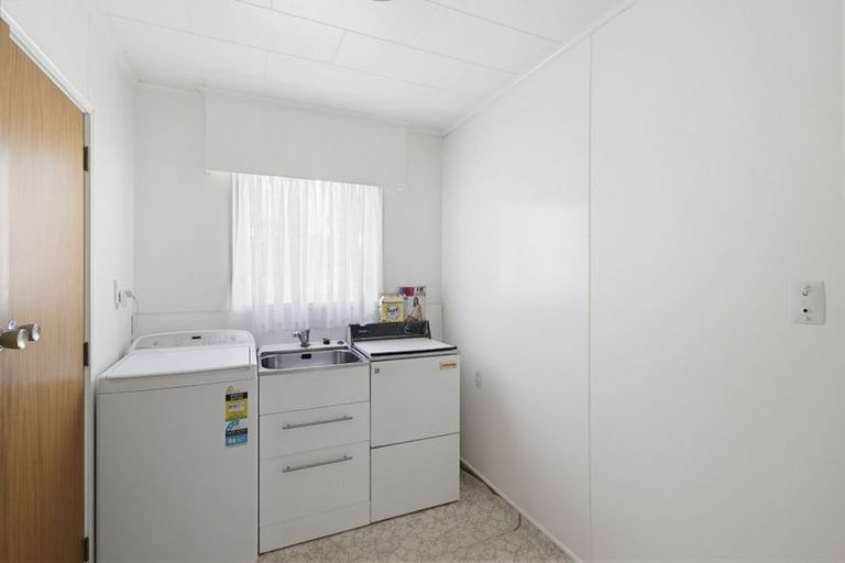 Photo of property in 5 Marine Parade, Paraparaumu Beach, Paraparaumu, 5032
