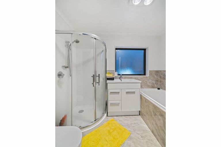 Photo of property in 14 Kereru Rise, Papakura, 2110