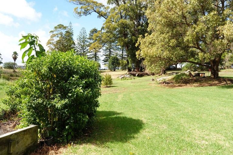 Photo of property in 3403 South Head Road, South Head, Helensville, 0874