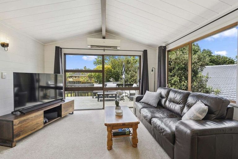 Photo of property in 27 Rotoiti Avenue, Pakuranga Heights, Auckland, 2010