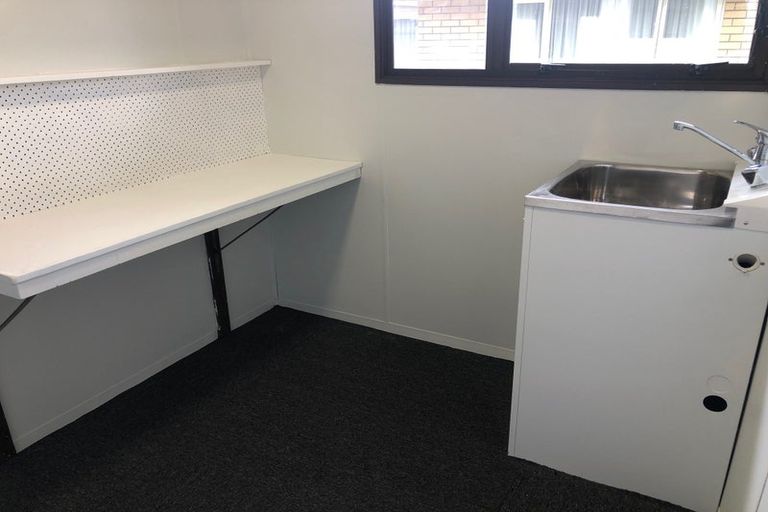 Photo of property in 2/5 Compass Place, Te Atatu Peninsula, Auckland, 0610