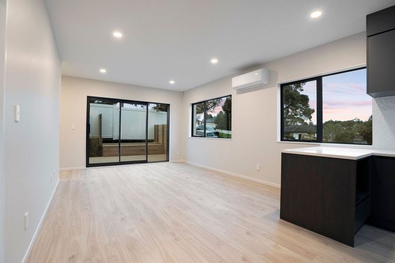 Photo of property in 5a Topliss Drive, Northcross, Auckland, 0632