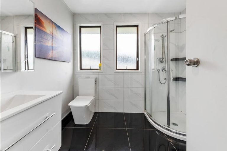 Photo of property in 2/295 Massey Road, Mangere East, Auckland, 2024