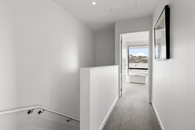 Photo of property in 15/6 Oswald Crescent, Paparangi, Wellington, 6037