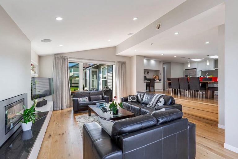 Photo of property in 21 Glenhaven Place, Te Atatu Peninsula, Auckland, 0610