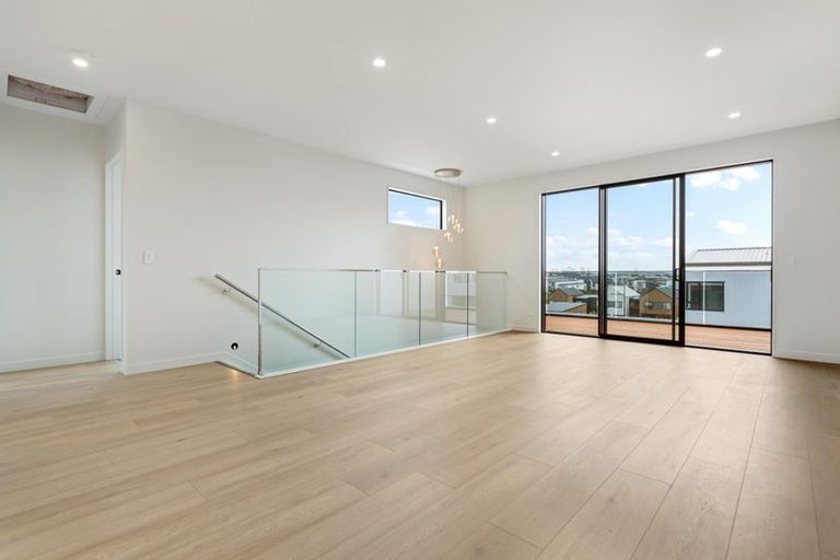 Photo of property in 55 Puihi Crescent, Massey, 0614