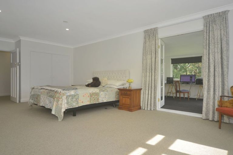 Photo of property in 72 Avenue North Road, Levin, 5510