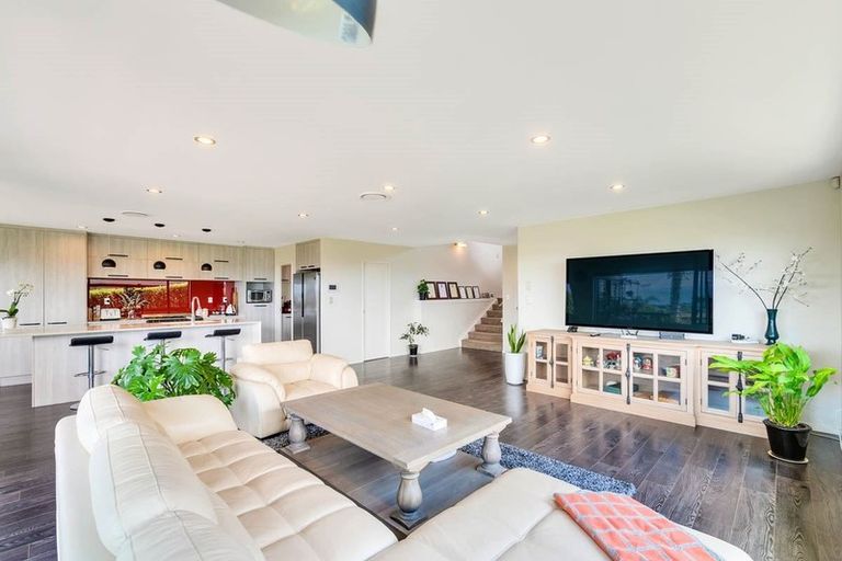 Photo of property in 14 Platinum Rise, Ranui, Auckland, 0612