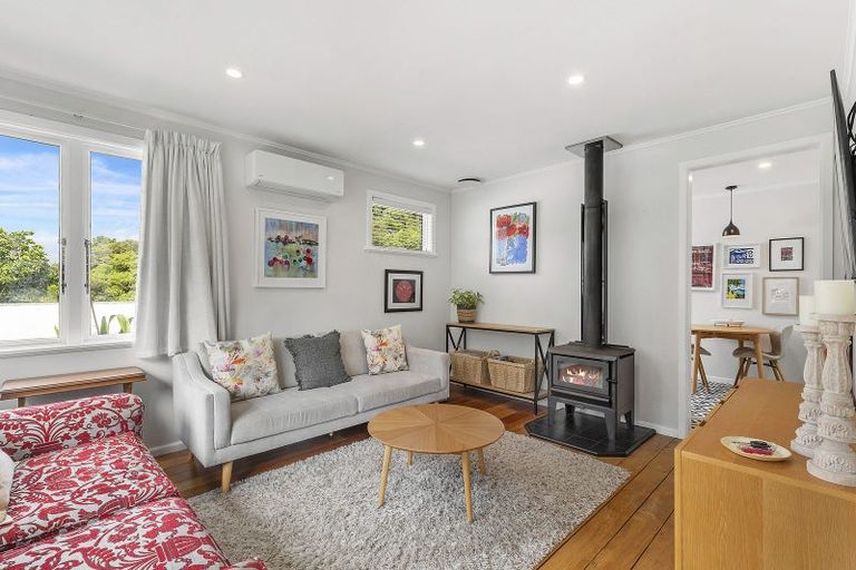 Photo of property in 65 Airlie Road, Plimmerton, Porirua, 5026