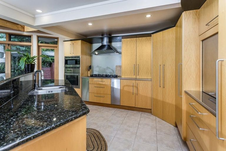Photo of property in 22 Hebe Place, Birkenhead, Auckland, 0626