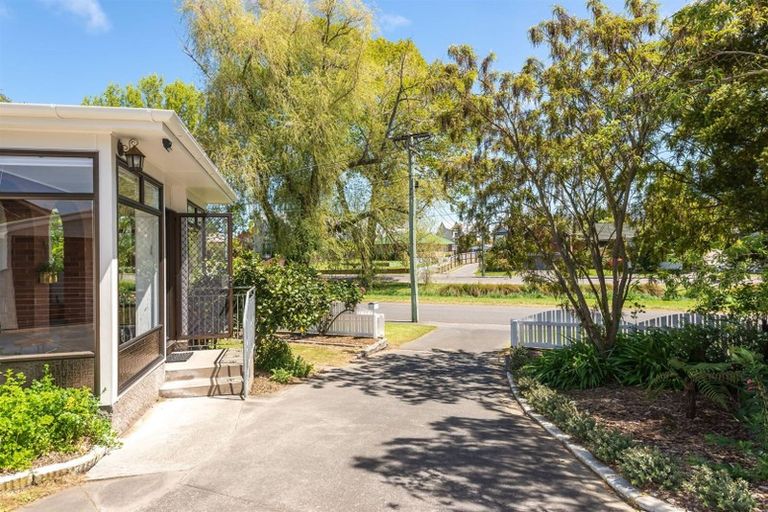 Photo of property in 36 Riverlaw Terrace, Saint Martins, Christchurch, 8022