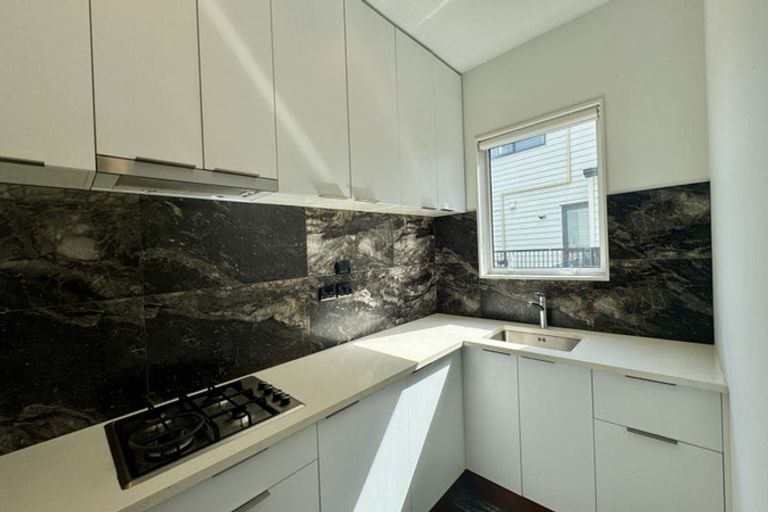 Photo of property in 31a Wairau Road, Forrest Hill, Auckland, 0627