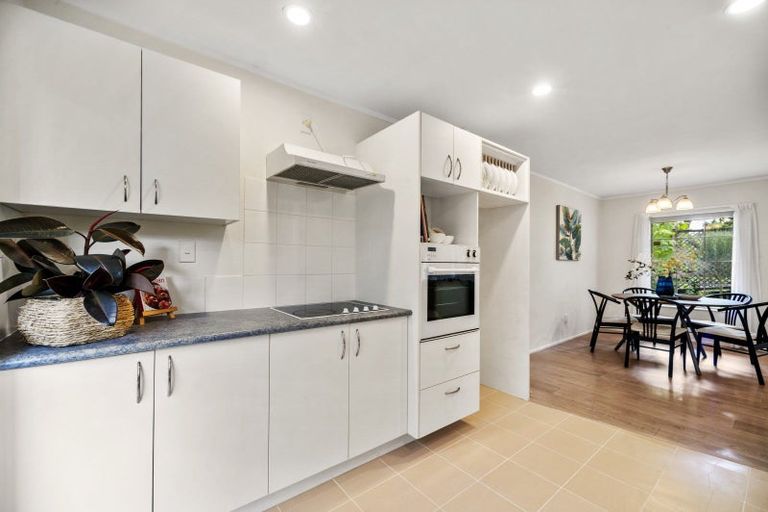 Photo of property in 3 Marbella Drive, Massey, Auckland, 0614