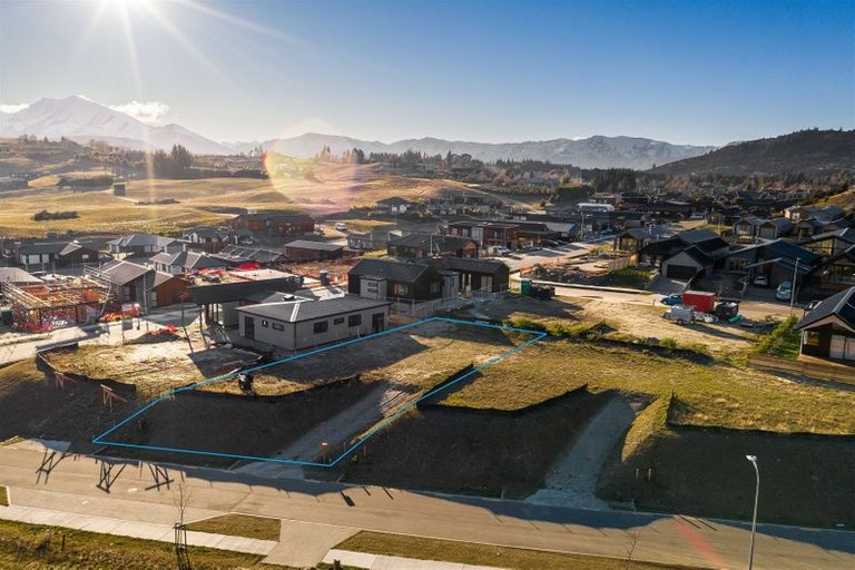 Photo of property in 7 Mcneil Crescent, Wanaka, 9305