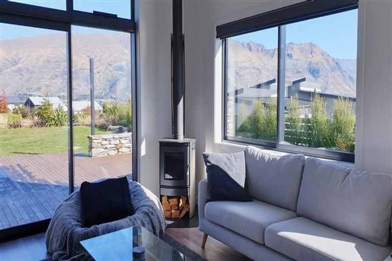 Photo of property in 6 Clutha Place, Wanaka, 9305