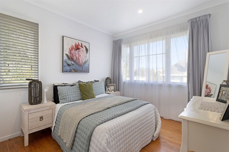 Photo of property in 25 Essex Street, Te Atatu South, Auckland, 0610