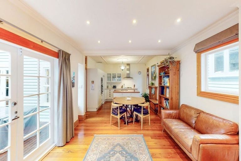 Photo of property in 74 Glenmore Street, Northland, Wellington, 6012