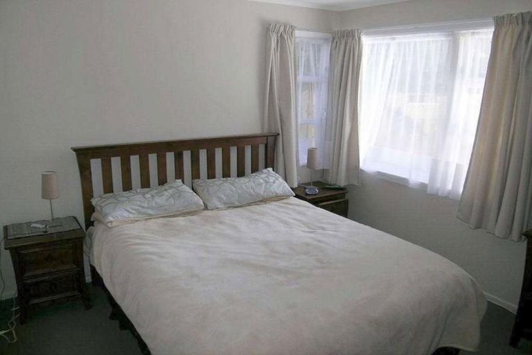 Photo of property in 40 Ruskin Road, Newlands, Wellington, 6037