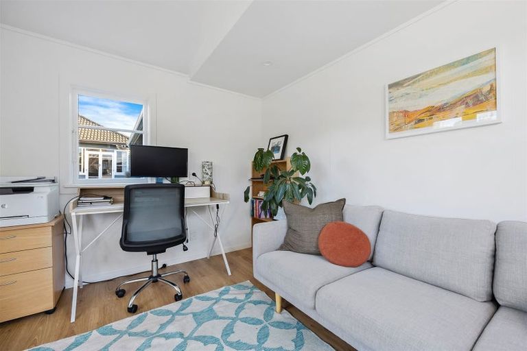 Photo of property in 257 Centaurus Road, Saint Martins, Christchurch, 8022