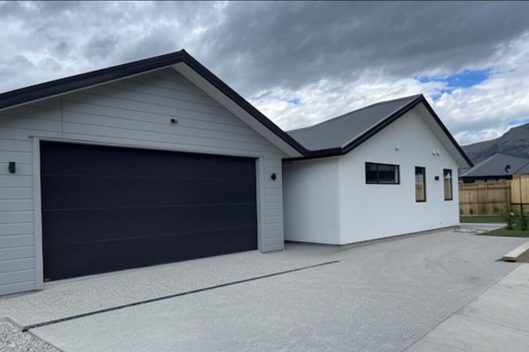 Photo of property in 18 Coopworth Road, Jacks Point, 9371