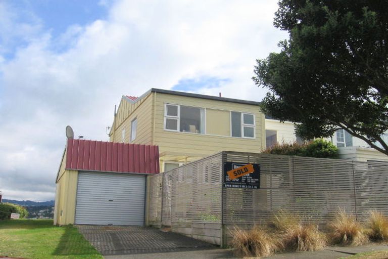 Photo of property in 119-121 Akaroa Drive, Maupuia, Wellington, 6022