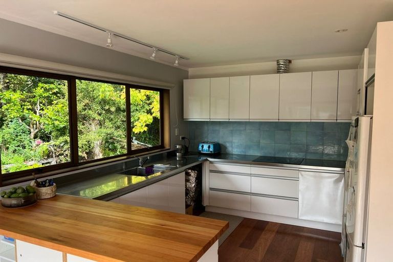 Photo of property in 42 Coroglen Avenue, Birkenhead, Auckland, 0626