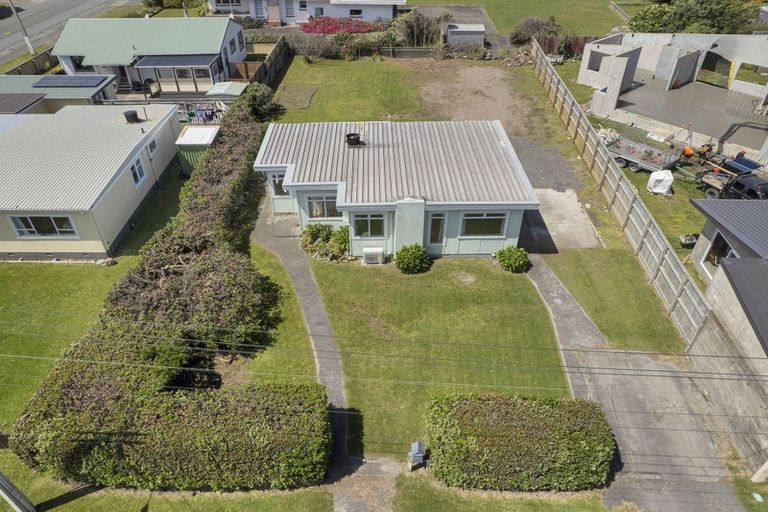 Photo of property in 68 Moana Street, Otaki Beach, Otaki, 5512